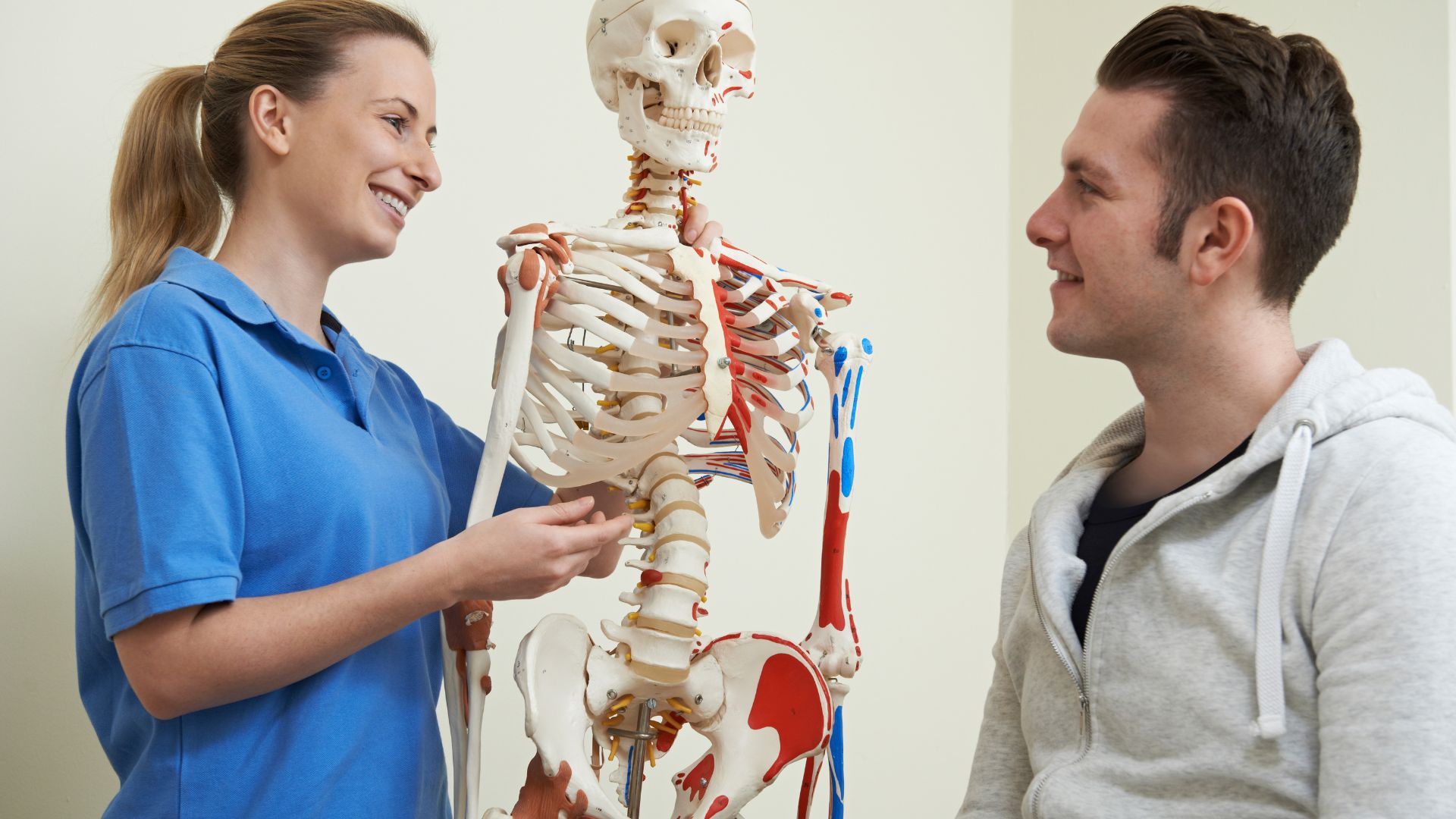 Lire la suite à propos de l’article Quelles sont les différences entre ostéopathes et chiropracteurs ?